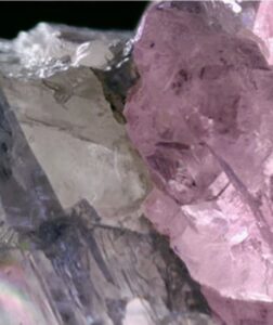 Raro diamante de duas cores é descoberto na África