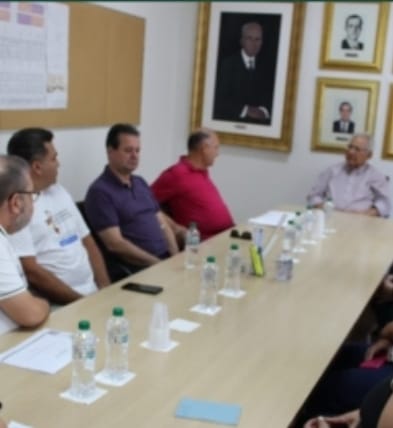 Vereador Delegado Damasceno entrega votos de congratulações ao Ambulatório de Tratamento do Tabagismo da Santa Casa de Marília, que já realizou 25.000 atendimentos