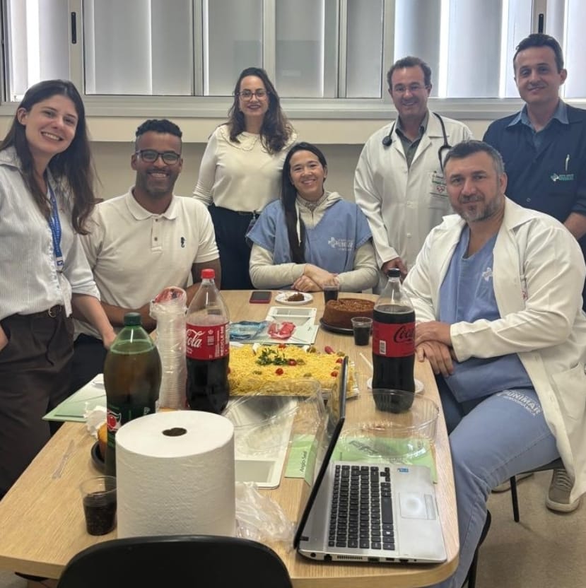 Hemodinâmica do HBU: equipe participa de treinamento sobre o dispositivo AngioSeal, tecnologia que acelera a recuperação e reduz riscos após a realização de procedimentos invasivos