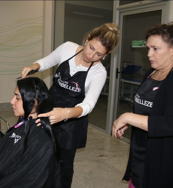 “Doe suas tranças, Rapunzel!”: Ação do HBU mobiliza a região e arrecada mais de 250 mechas em apoio a mulheres em tratamento de câncer, através da confecção de perucas e muitas empresas parceiras. Conheça!