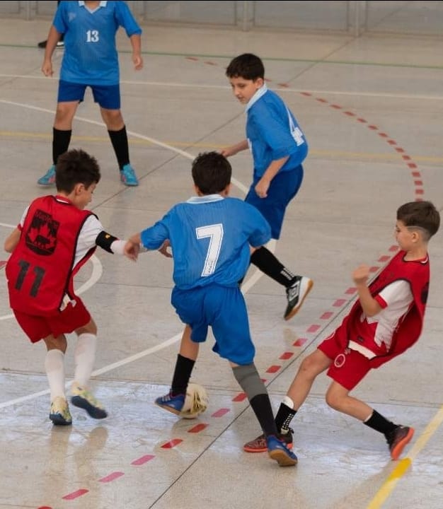 Jogos Escolares Unimed Marília 2025 encerra com novos talentos e grandes conquistas. Evento reuniu mais de 1.200 crianças e adolescentes e reforçou valores como inclusão, cooperação e respeito por meio do esporte