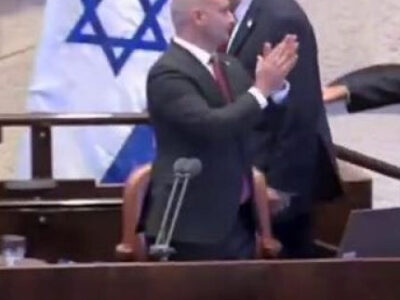 Trump é recebido de pé e com aplausos no parlamento de Israel na manhã desta segunda (13); VEJA VÍDEO