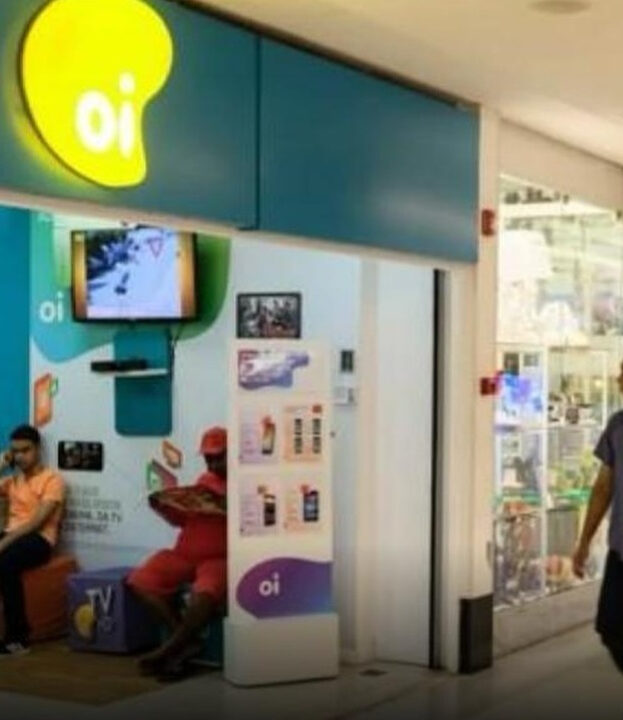 Oi desaba após justiça indicar possível falência; ação vale centavos