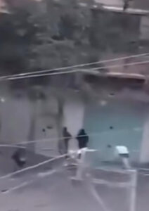 VÍDEO: Terroristas do Hamas atacam civis em áreas recém-desocupadas pelas tropas israelenses