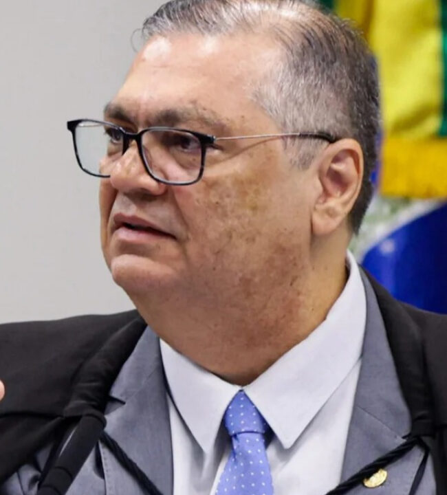 Meta diz que não pode entregar dados de contas que ameaçaram Dino