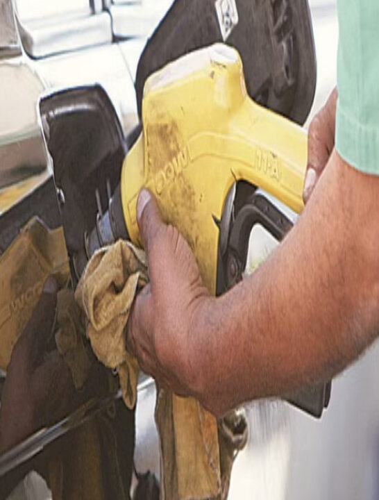 Gasolina no Brasil está 10% mais cara que no exterior, calcula Abicom