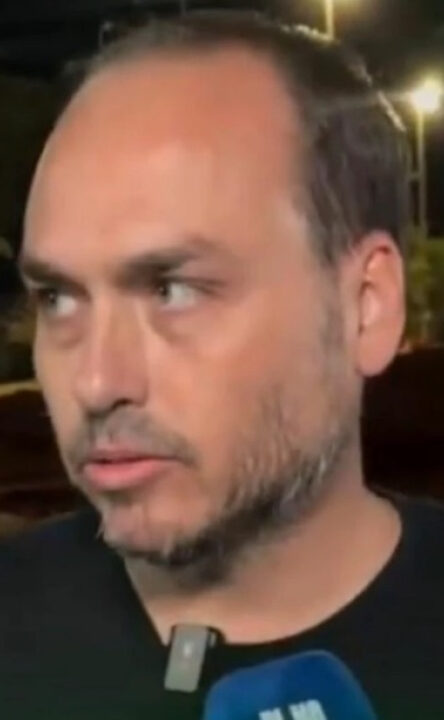 Carlos desabafa e pede orações por Jair Bolsonaro: “É dilacerante”