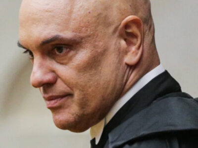 Moraes destitui advogados de ex-assessores de Bolsonaro e aciona DPU