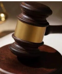 Juiz determina prazo de 48 horas para açougue remover faixa e postes anti-petistas