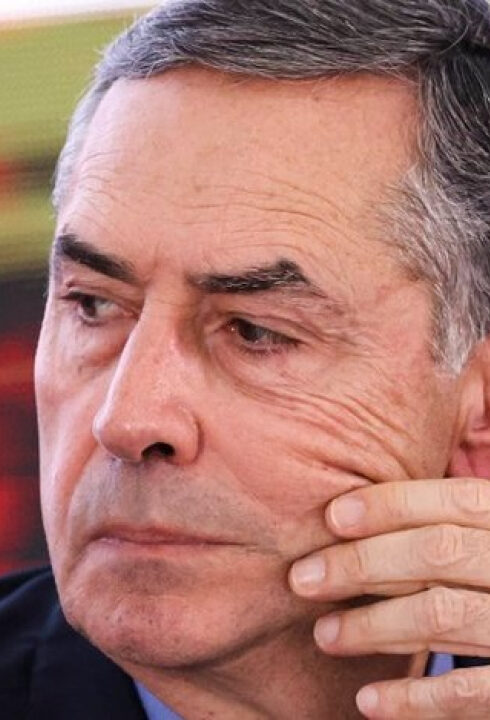 Barroso reconhece força de Bolsonaro e protagonismo excessivo do STF