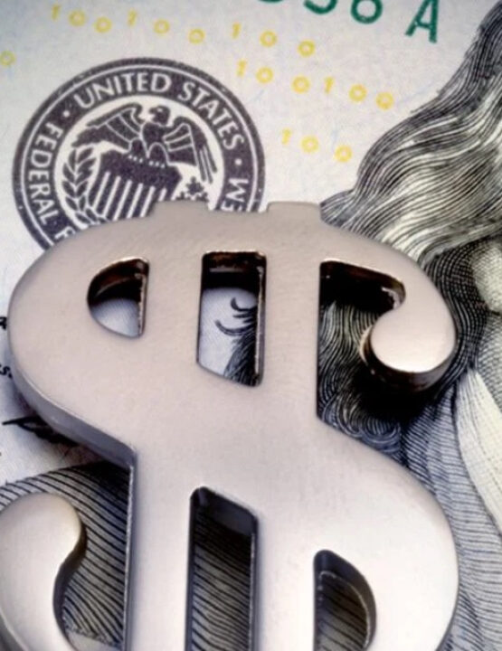 Dólar e Bolsa caem com diálogo Lula-Trump e discurso duro de Galípolo