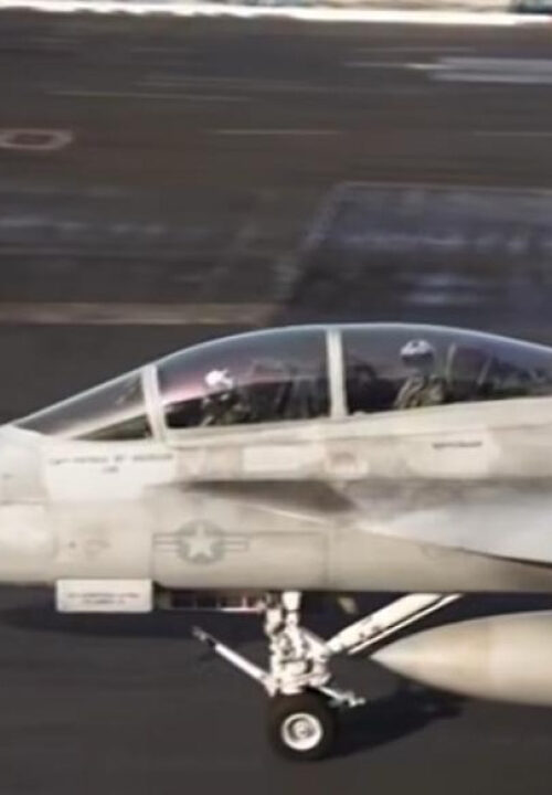 Aeronaves dos EUA caem em mar da China; tripulantes são resgatados. VEJA VÍDEO