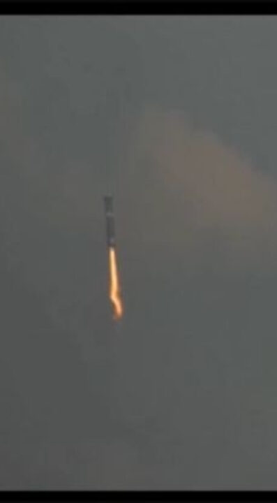 Foguete GIGANTE de Elon Musk pousa de ré e leva expectadores a loucura; VEJA VÍDEO