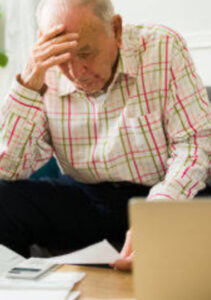 Como idosos podem se livrar de pagar Imposto de Renda por doença — veja a lista completa de enfermidades