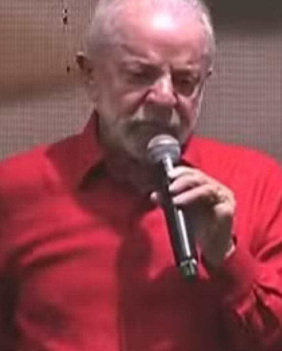 Lula “humilha” congresso em discurso que o presidente da câmara estava presente
