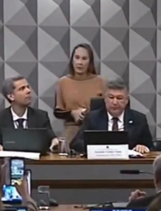 Deputado Alfredo Gaspar, relator da CPMI do INSS, chama o ex-ministro Alessandro Stefanutto de vagabundo e ladrão “Vagabundo! Vagabundo! Vagabundo! Ladrão!”; ASSISTA