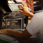 Inflação invisível: brasileiros pagam mais e levam menos