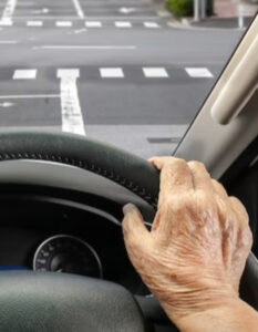 CNH para idosos terá nova validade a partir de 2025