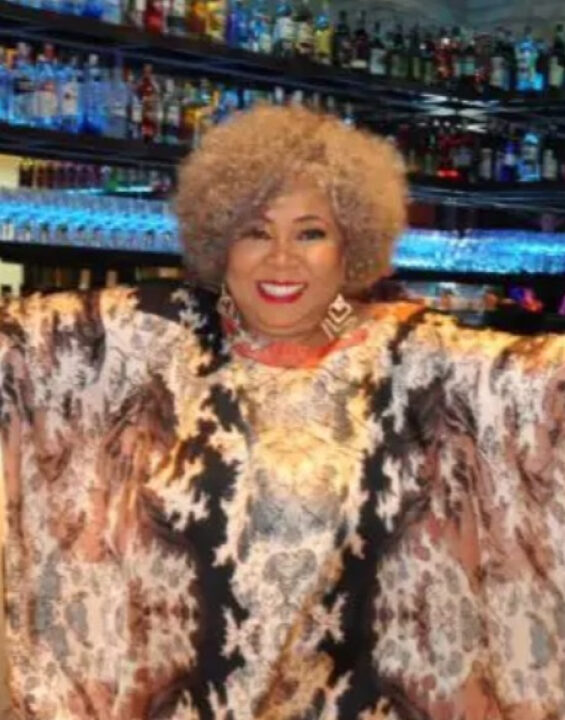 Durante show com gritos de “Sem Anistia, “ Alcione exalta Moraes