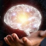Implante cerebral permite ao paciente controlar as mãos de outra pessoa; entenda
