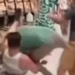 Clientes trocam socos durante briga por pegador de pão em supermercado; VEJA VÍDEO