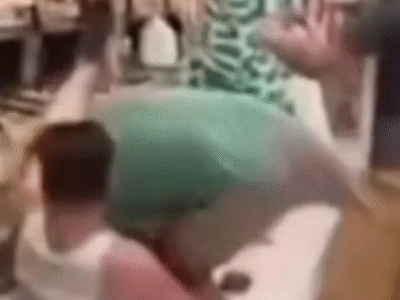 Clientes trocam socos durante briga por pegador de pão em supermercado; VEJA VÍDEO