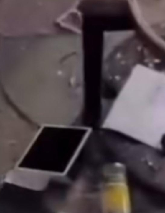 Mãe fica desolada após seu filho de 12 anos destruir sua casa por ter tirado o telefone do adolescente; VEJA O VÍDEO