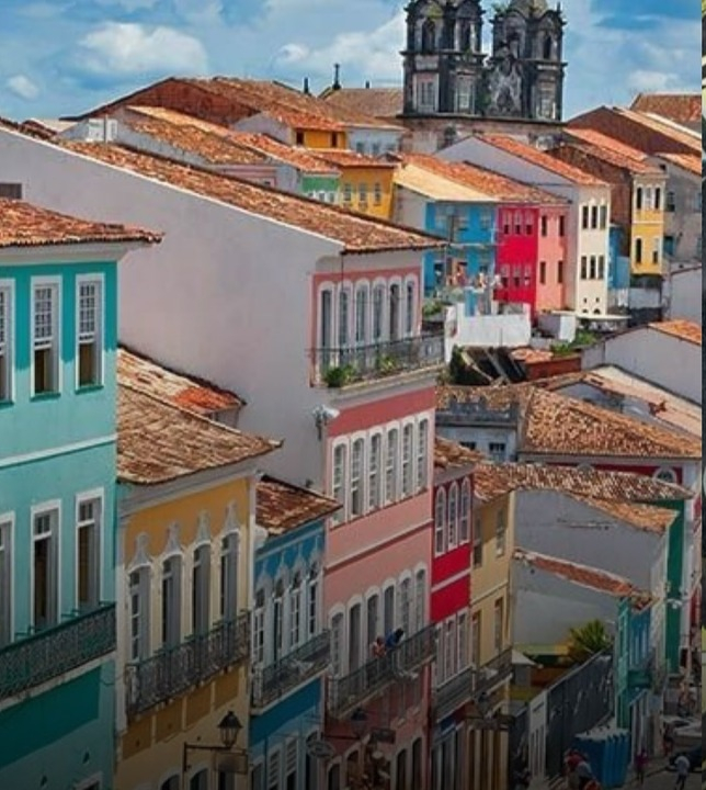 Facção criminosa declara guerra a quem usar produtos da Adidas na Bahia