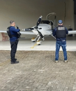 Avião com 571 iPhones irregulares e avaliados em R$ 3 milhões é apreendido