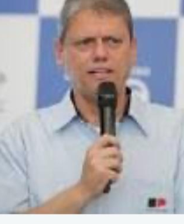 Tarcisio ignora reunião de Trump e Lula e exalta Ponte preta campeã