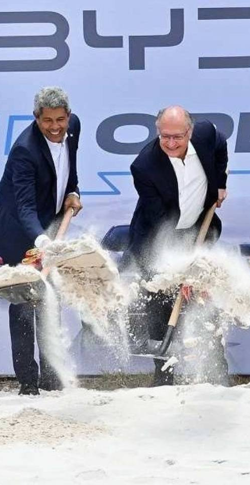 BYD inaugura três vezes uma fábrica que não fabrica nadaMontadora chinesa reveste propositalmente a unidade baiana em um enredo confuso