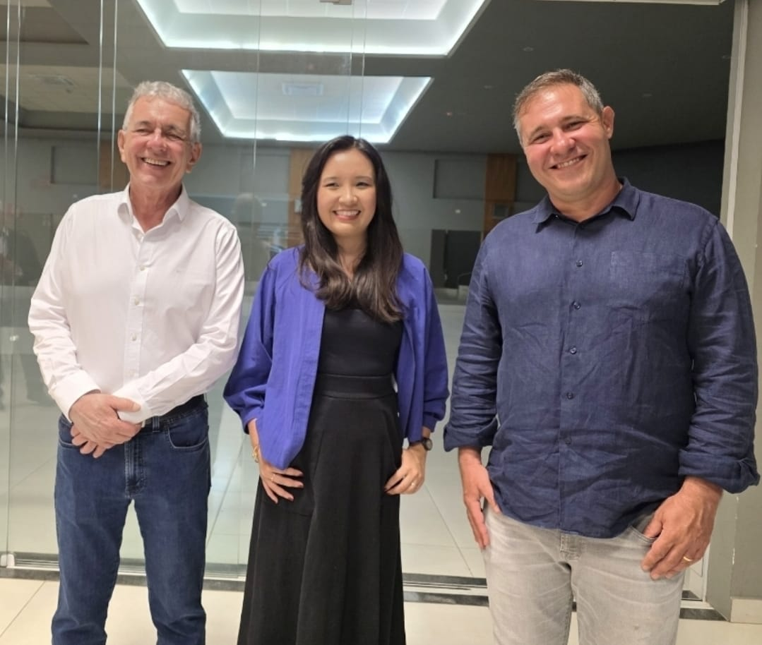 AEA Marília anuncia Profissionais do Ano de 2025. Eduardo Almeida (Engenheiro), Flávia Ohoseki (Arquiteta) e Pedro Losasso (Engenheiro Agrônomo). Confira entrevistas em vídeos