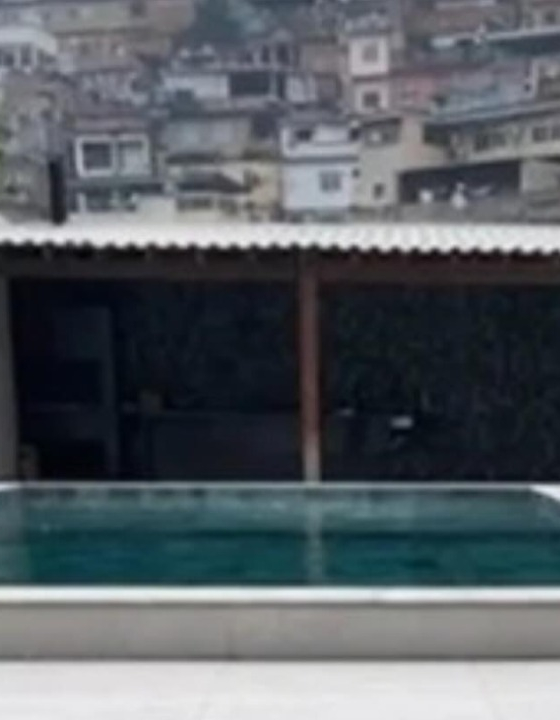 CV tinha ‘resort’ com piscina e suítes de alto padrão no complexo do Alemão