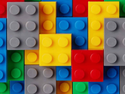 Adolescente de 16 anos cria mão robótica com peças de Lego