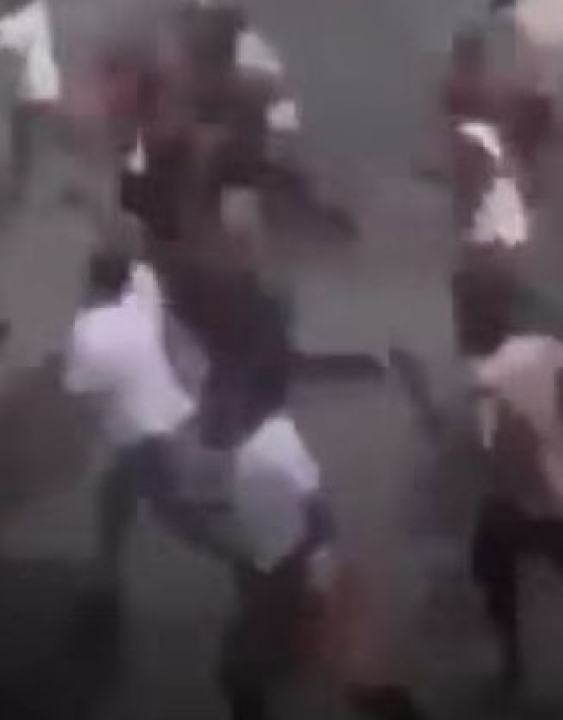 Multidão invade aeroporto para impedir fuga de elite política em protestos pós-eleição; VEJA VÍDEO