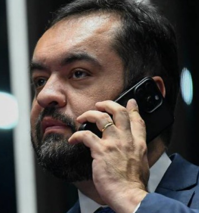 Cláudio Castro conquista meio milhão de seguidores nas redes após megaoperação