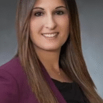 Senadora é presa e indiciada após filmar rivais na cama para silenciar críticas a ela