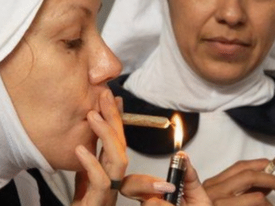 Vídeo flagra freiras rindo e fumando maconha