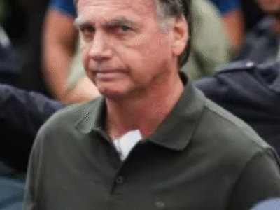 Bolsonaro pede autorização para fazer aniversário de filha de 15 anos
