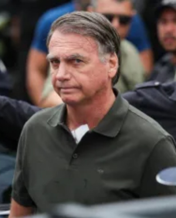 Bolsonaro pede autorização para fazer aniversário de filha de 15 anos
