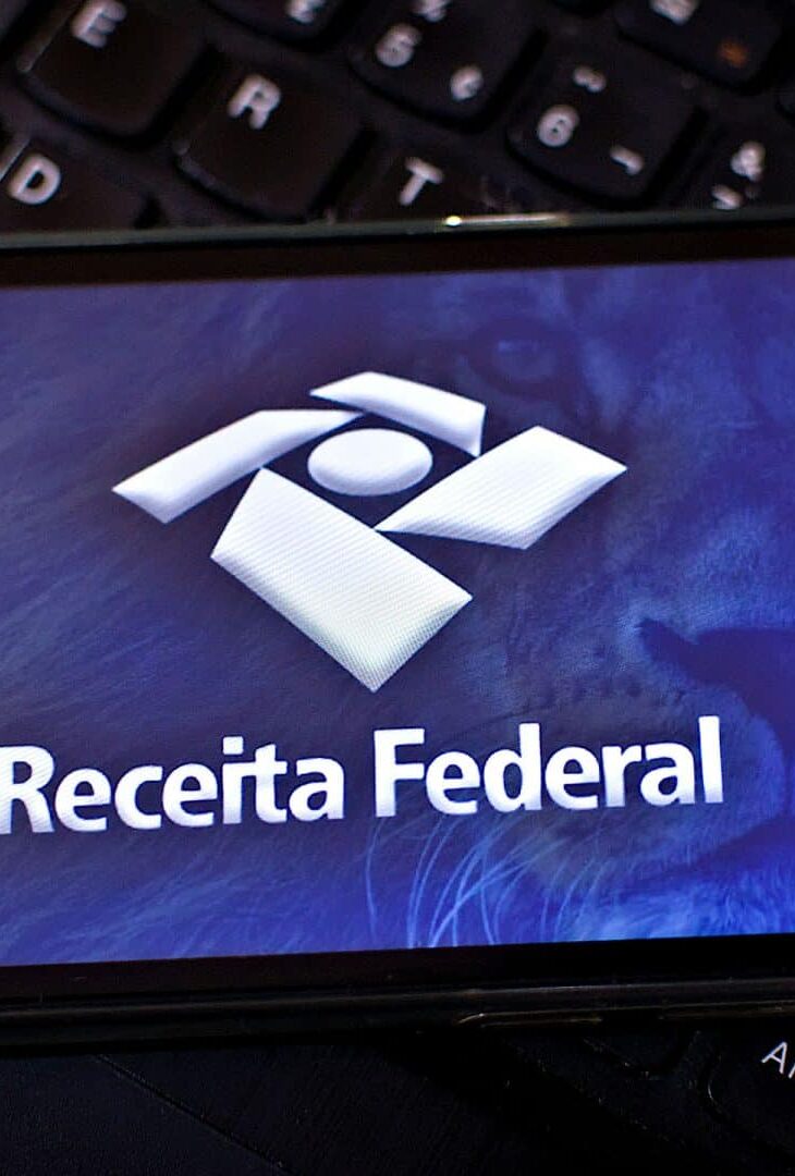 Leilão da Receita tem iPhone 14 por R$ 1,5 mil e Ford Fiesta por R$ 2,5 mil