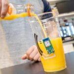 Adesivo em copo monitora níveis de vitamina C pelo suor