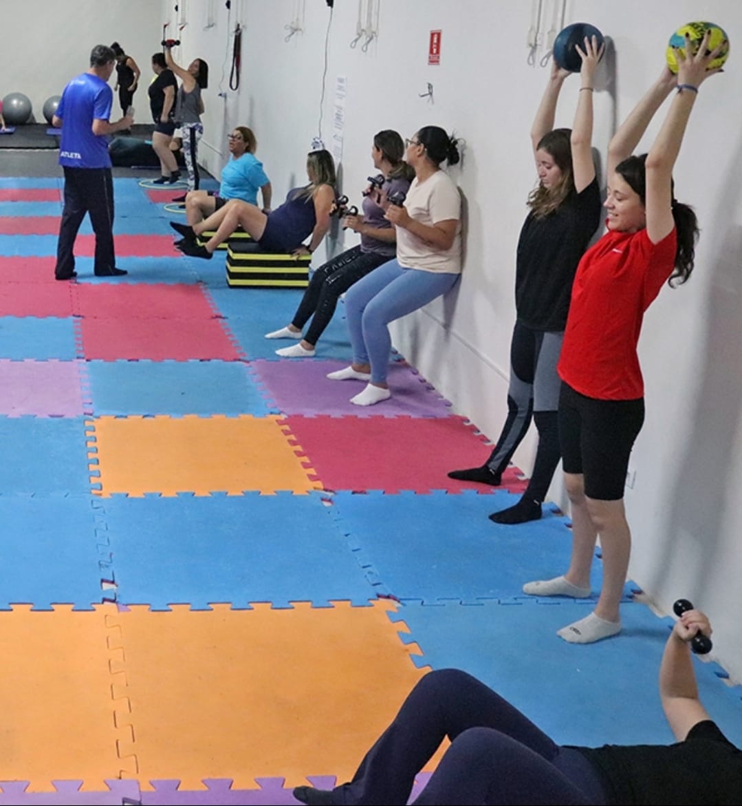 Secretaria de Esportes realiza treinão de Cross Funcional. Aula gratuita será no Ginasião de Esportes no dia 3 de dezembro. Treino é benéfico para a melhoria da força, agilidade e condicionamento físico