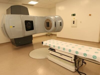 Oncologia da Santa Casa de Marília realiza 4.812 cirurgias por ano e oferece tratamento contra o câncer na sua integralidade. São 32.400 consultas, 20.904 exames e 17.880 sessões de quimioterapia. Quase tudo pelo SUS. Veja