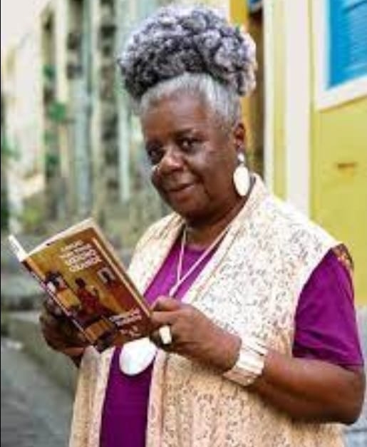 “Clube de Leitura Conta Logo” discute obra de Conceição Evaristo este mês. Encontro online flaxibiliza participação aos leitores. Veja aqui como se inscrever e assistir