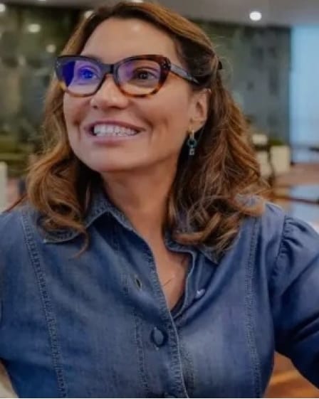 Defendendo o “L” jornalistas e veículos vendidos ainda passam por isso: Janja alfineta a imprensa na COP 30 e sorri em tom provocativo : “Já compraram coxinha?”