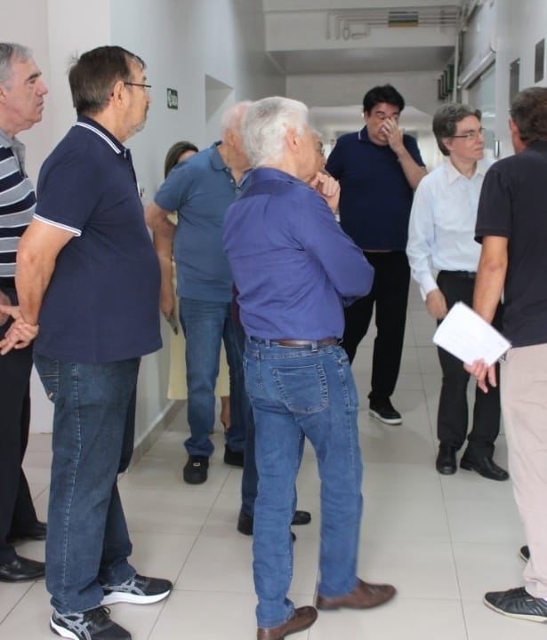 Médicos da primeira turma da Famema participam de encontro e visitam setores da Santa Casa de Marília. O provedor Norival Carneiro Rodrigues destacou contribuição deles na história da instituição