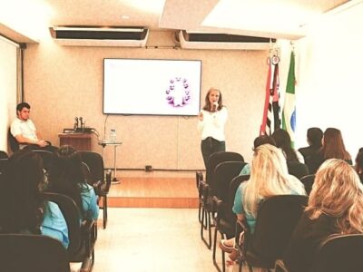 Assédios Moral e Sexual são temas de destaque em palestra de especialista na Associação Comercial em projeto de capacitação interna. Debate sobre temas da atualidade