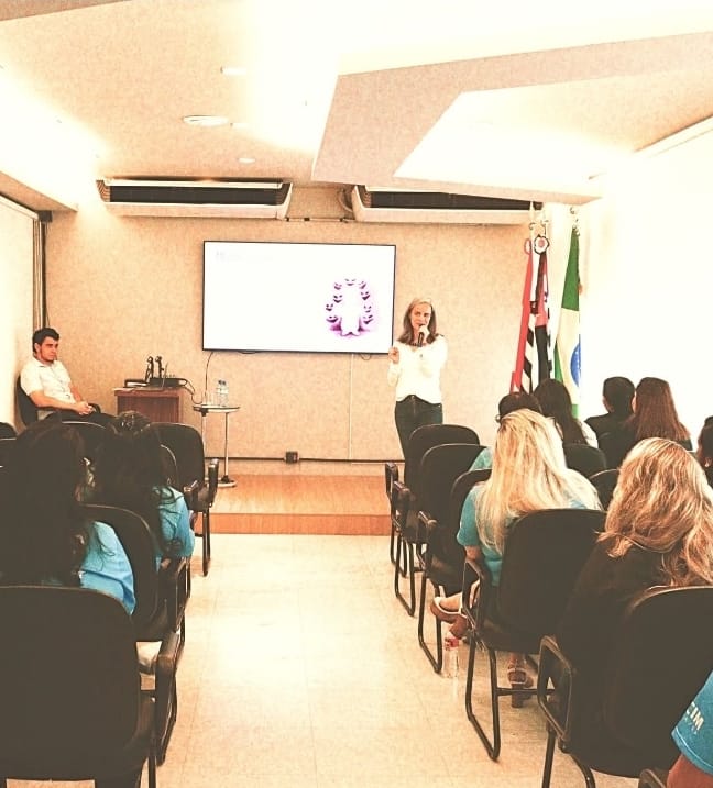 Assédios Moral e Sexual são temas de destaque em palestra de especialista na Associação Comercial em projeto de capacitação interna. Debate sobre temas da atualidade