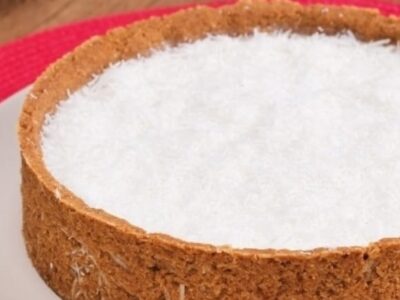 Torta de Coco: trouxemos hoje essa deliciosa receita. Com ingredientes, preparo da massa crocantw e também do recheio. Veja o passo a passo e se delicie